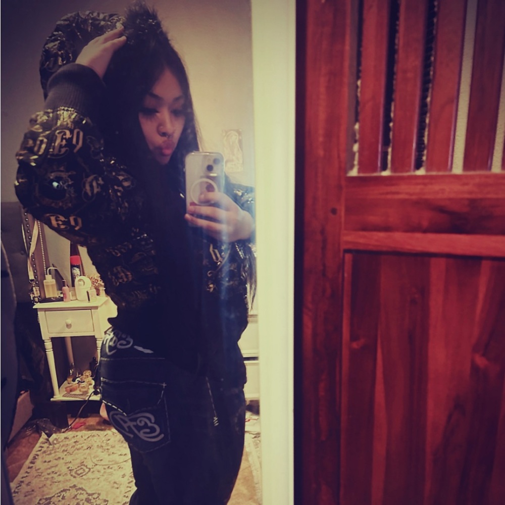 Meet your Posher, Mia